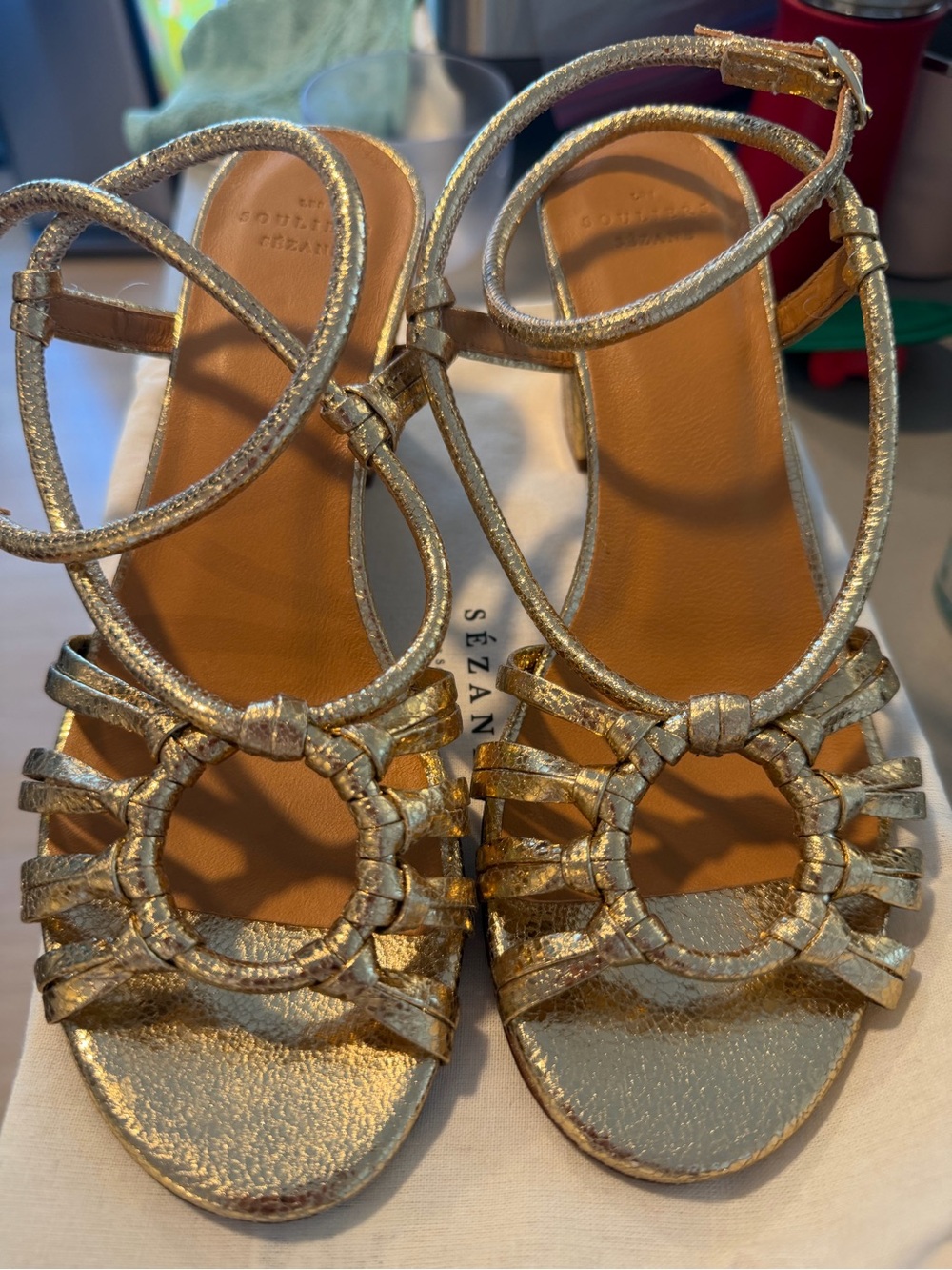 LES SOULIERS SÉZANE - Gold Circular-Strap Leather Sandals